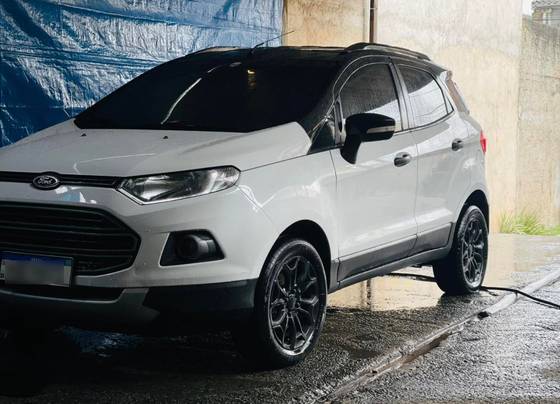 FORD ECOSPORT 1.6 FREESTYLE PLUS 16V FLEX 4P POWERSHIFT FORD ECOSPORT 1.6 FREESTYLE PLUS 16V FLEX 4P POWERSHIFT